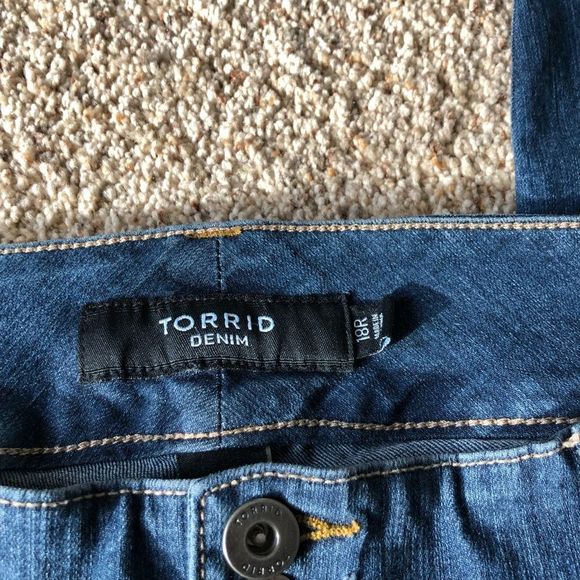 Torrid Medium Wash High Rise Three Button Front Skinny Jeans Size 18 - Picture 2 of 8